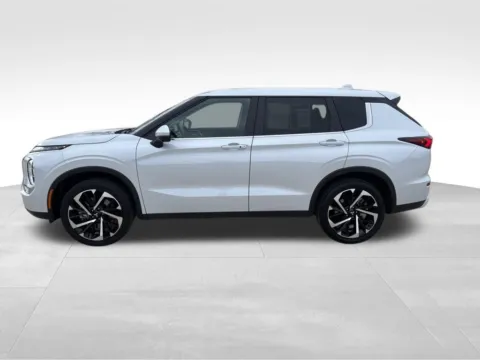 Photos of 2024 Mitsubishi Outlander SE for sale in Norwalk, IA at Gregg Young Chevrolet of Norwalk