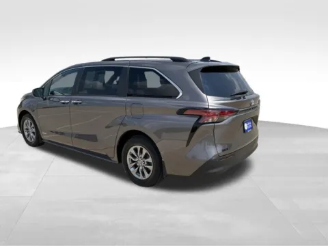More photos of 2021 Toyota Sienna XLE at Gregg Young Chevrolet of Norwalk, IA