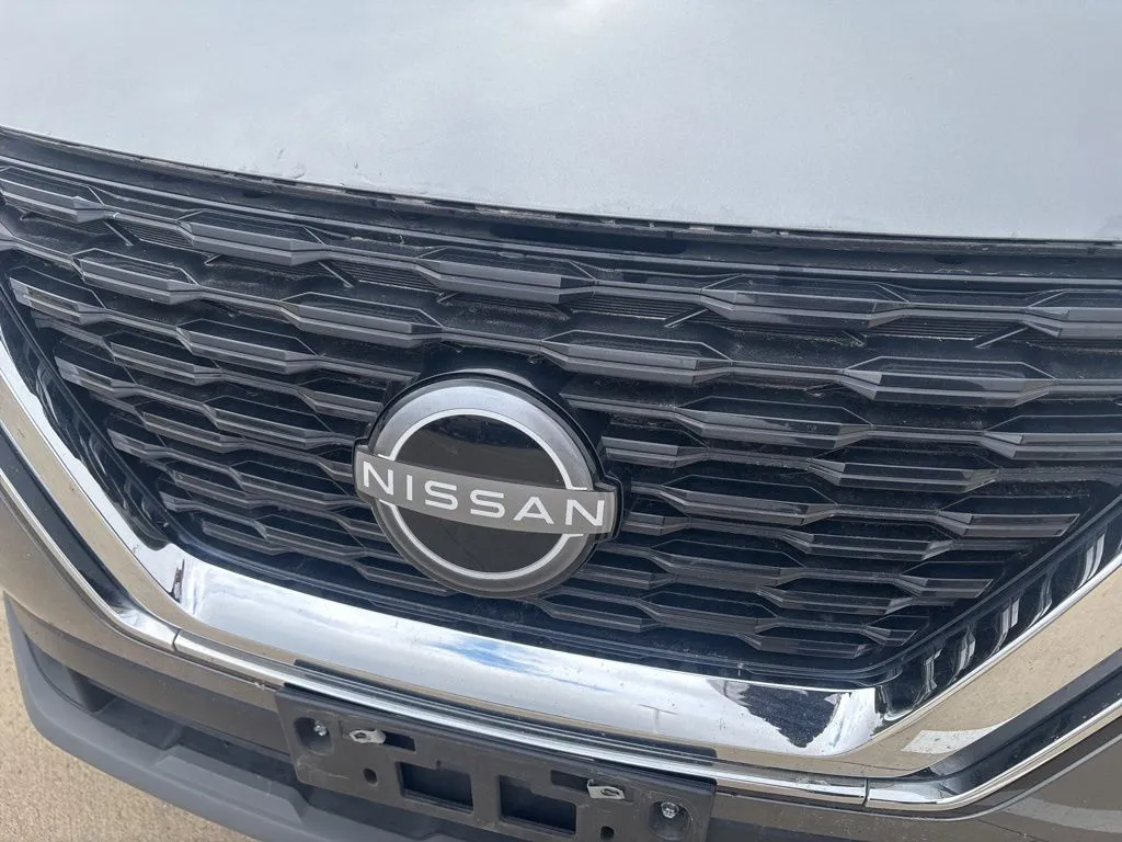 2022 Nissan Rogue SV photo 3