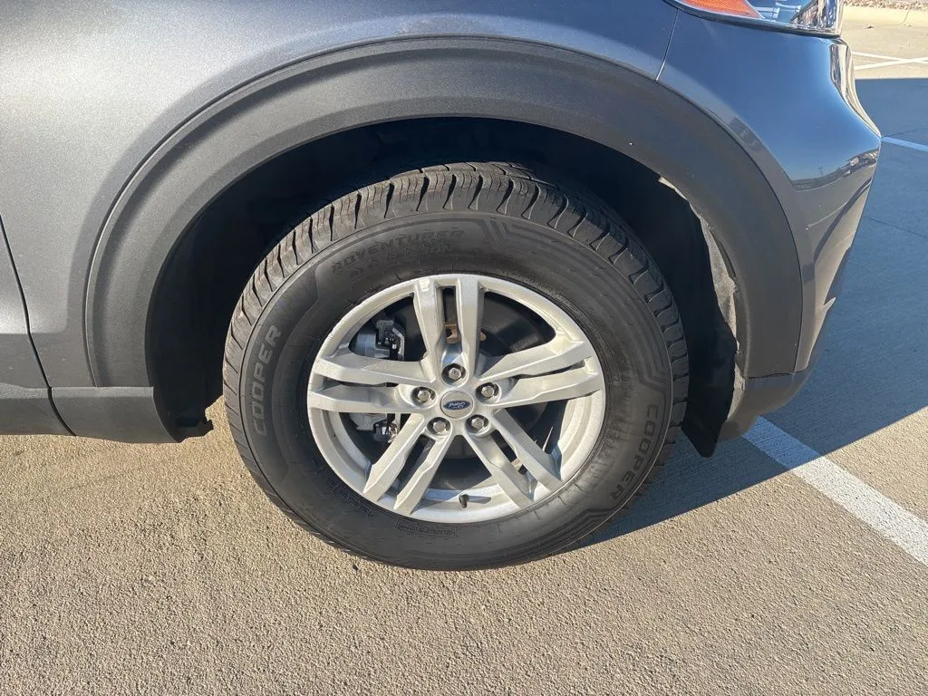 2022 Ford Explorer XLT Sport photo 4