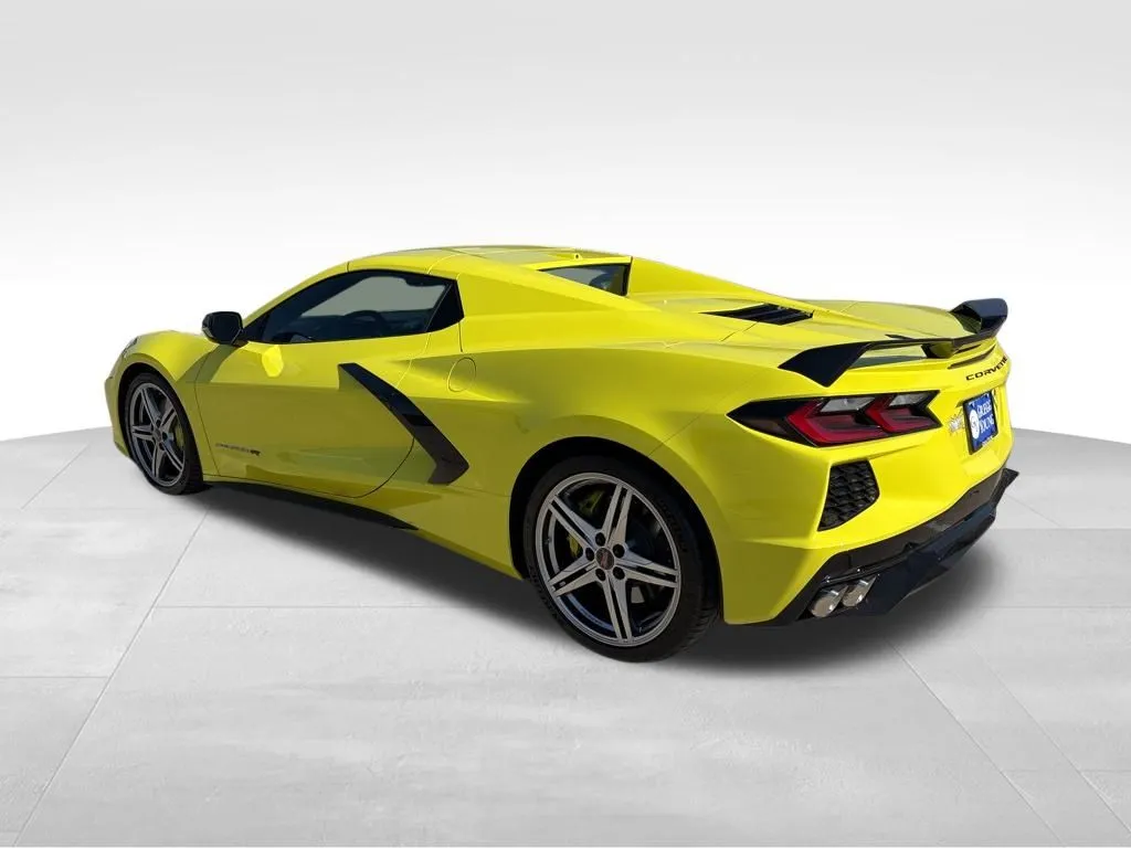 2022 Chevrolet Corvette Stingray 2LT photo 2