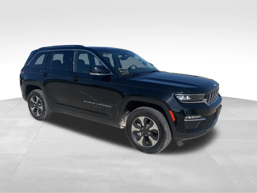 2024 Jeep Cherokee Limited 4xe photo 4