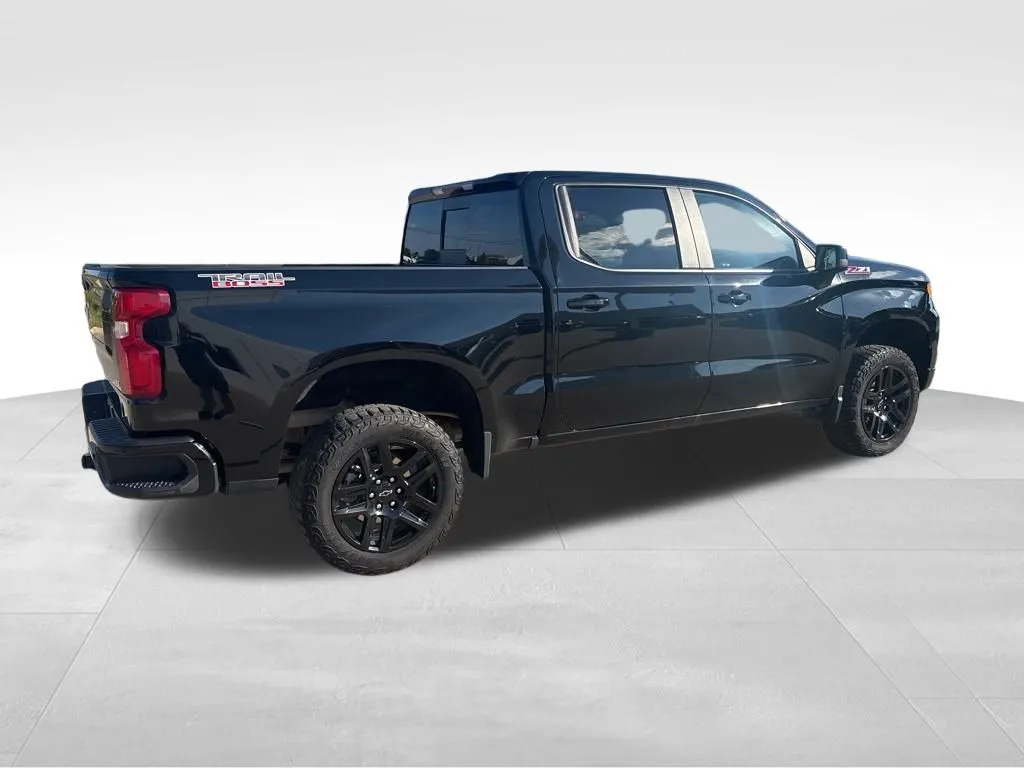 2024 Chevrolet Silverado 1500 LT Trail Boss photo 3