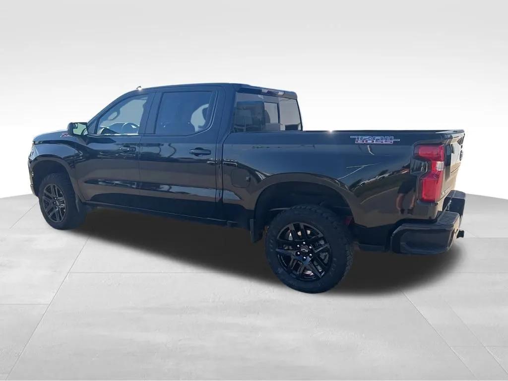 2024 Chevrolet Silverado 1500 LT Trail Boss photo 2
