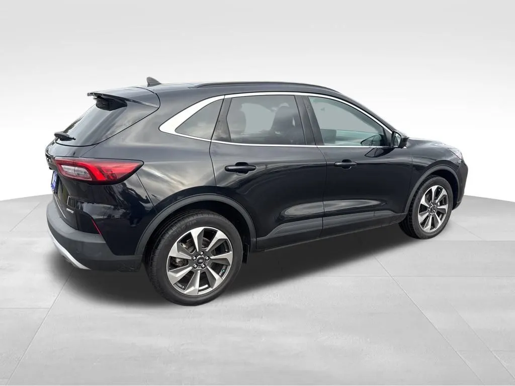2023 Ford Escape Platinum photo 2
