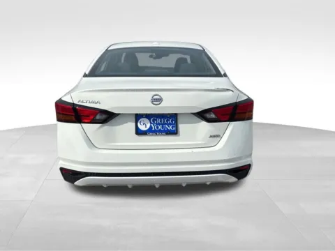 More photos of 2020 Nissan Altima 2.5 S at Gregg Young Chevrolet of Norwalk, IA