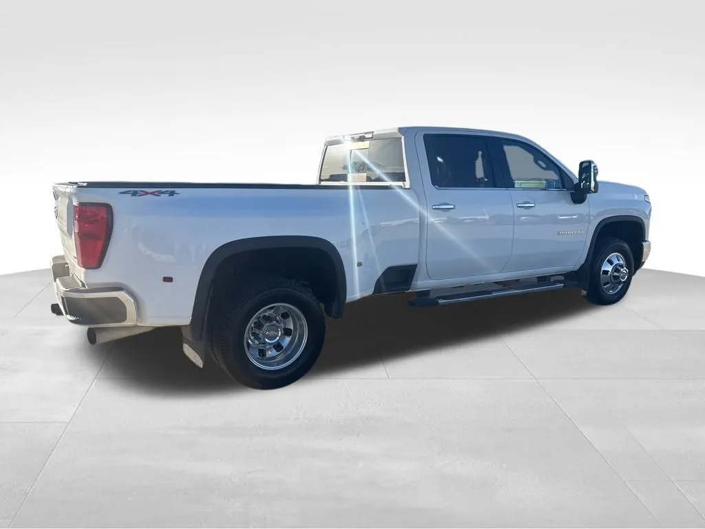 2024 Chevrolet Silverado 3500HD LTZ photo 3