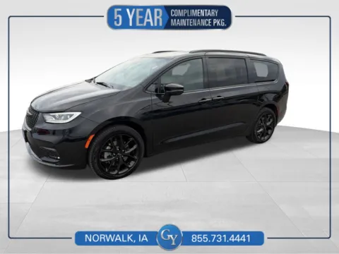 Black 2023 Chrysler Pacifica Touring L for sale in Norwalk, IA