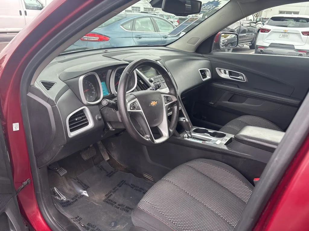 2017 Chevrolet Equinox LT photo 3