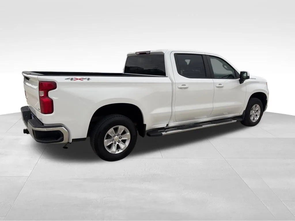 2024 Chevrolet Silverado 1500 LT photo 2