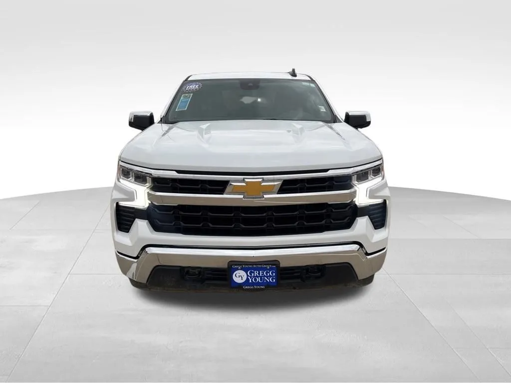 2024 Chevrolet Silverado 1500 LT photo 3