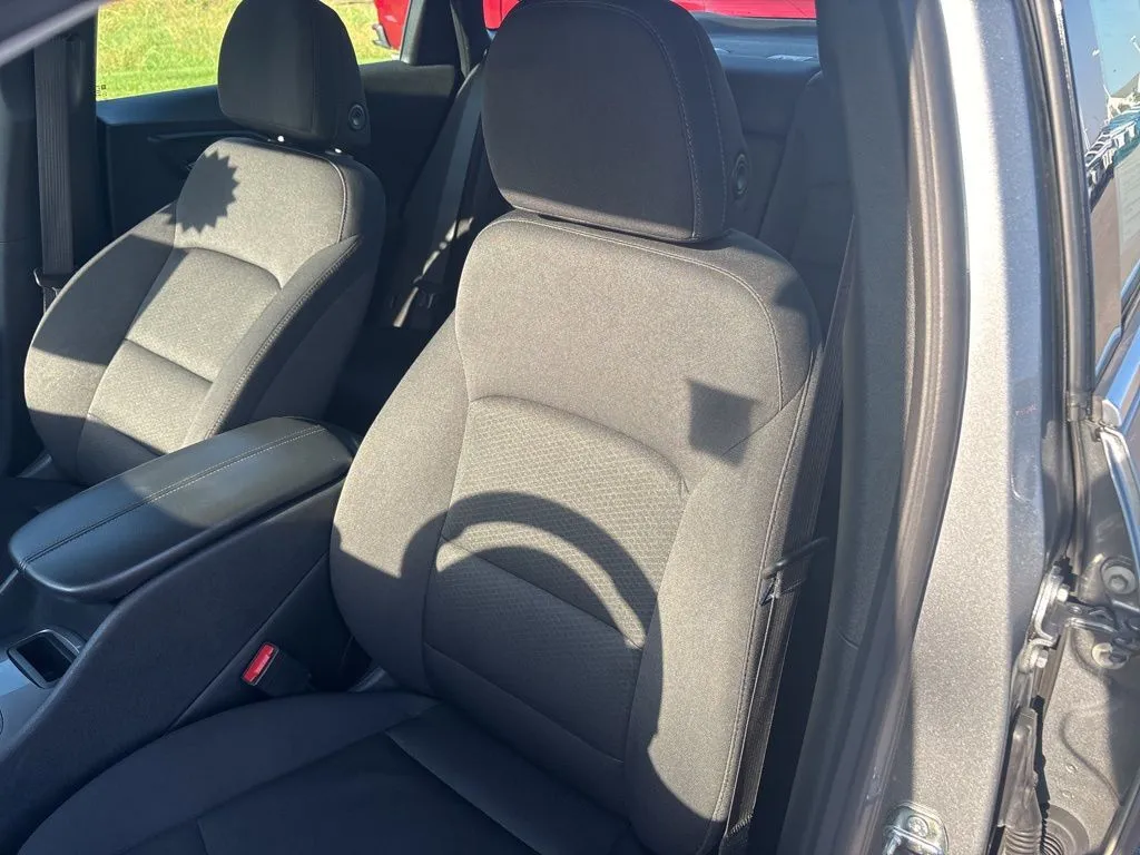 2024 Chevrolet Malibu 1LT photo 3