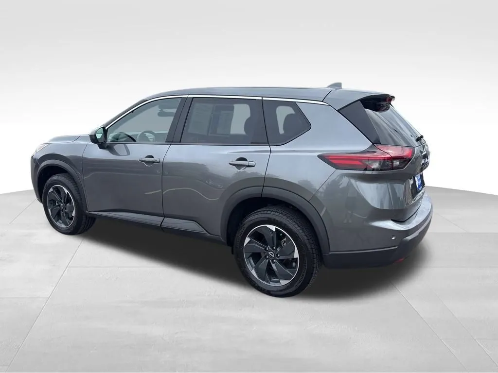 2024 Nissan Rogue SV photo 2