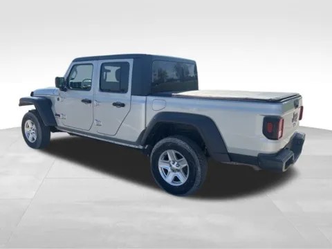 More photos of 2023 Jeep Gladiator Sport at Gregg Young Chevrolet of Norwalk, IA