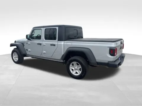 More photos of 2023 Jeep Gladiator Sport at Gregg Young Chevrolet of Norwalk, IA