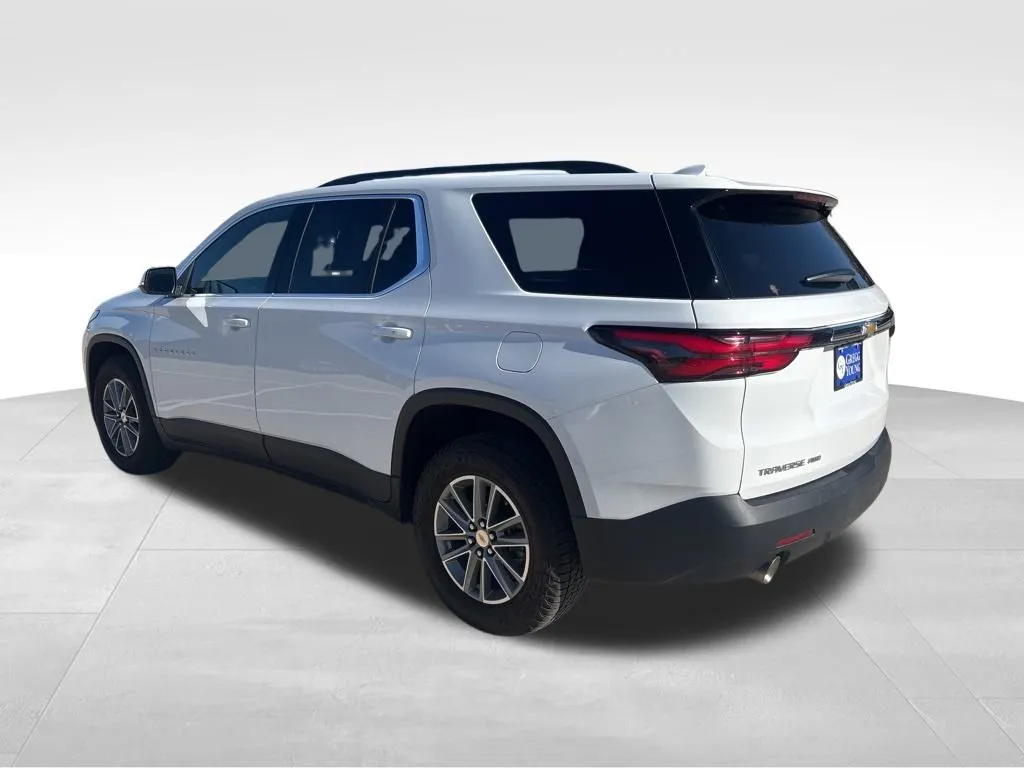 2023 Chevrolet Traverse Cloth photo 2