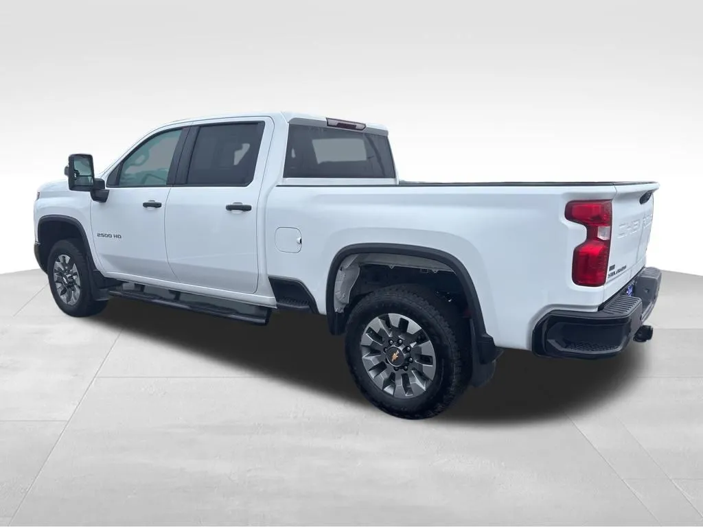 2025 Chevrolet Silverado 2500HD Custom photo 2