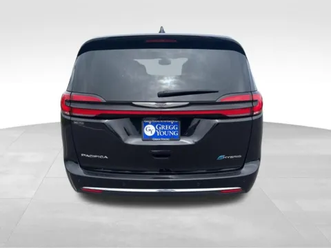 More photos of 2024 Chrysler Pacifica Hybrid Select at Gregg Young Chevrolet of Norwalk, IA