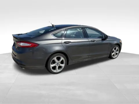 More photos of 2016 Ford Fusion SE at Gregg Young Chevrolet of Norwalk, IA