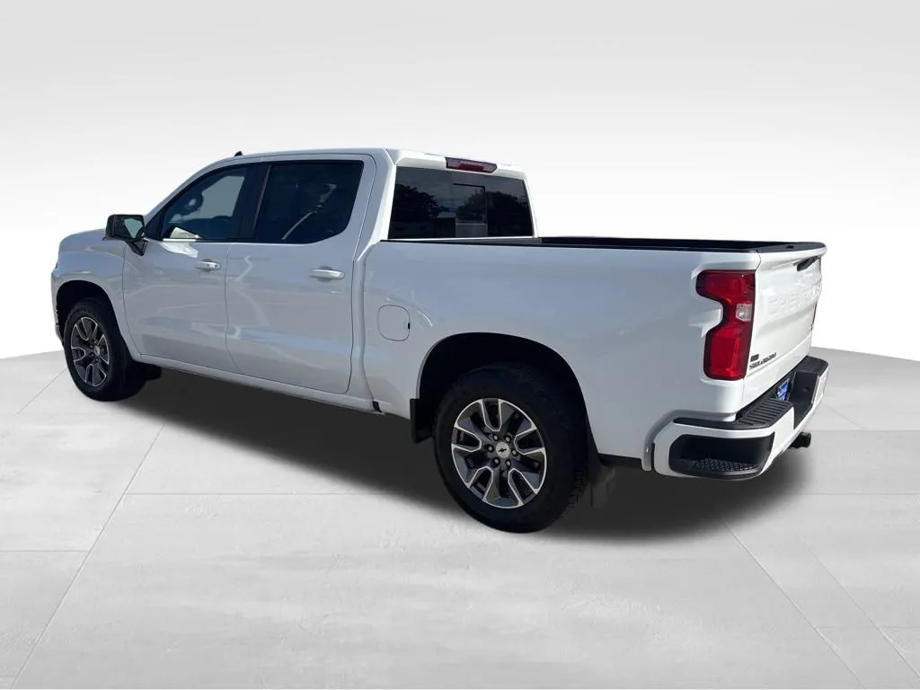 2022 Chevrolet Silverado 1500 RST photo 2