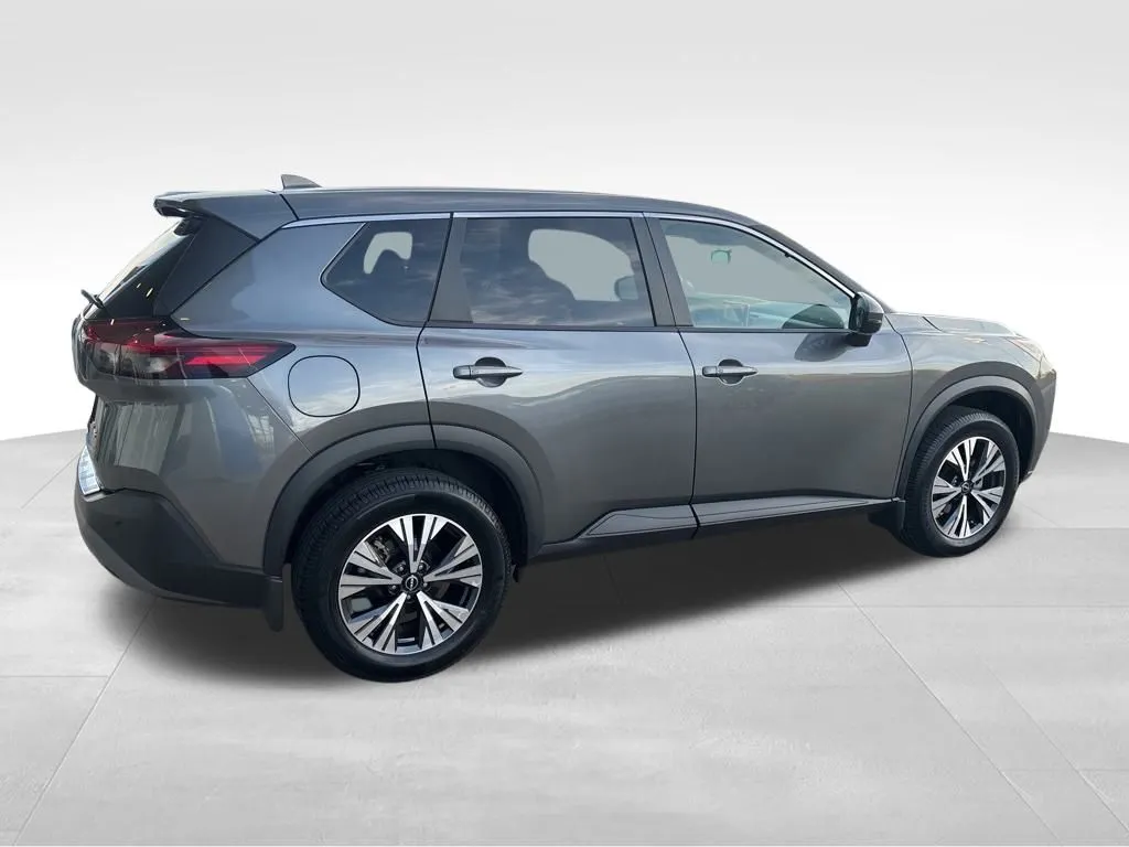 2022 Nissan Rogue SV photo 3