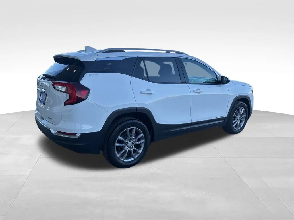 2024 Gmc Terrain SLT photo 2