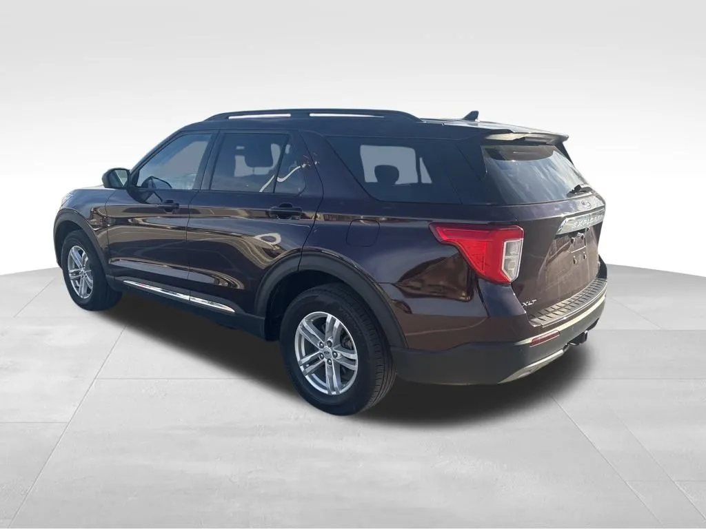 2023 Ford Explorer XLT Sport photo 2