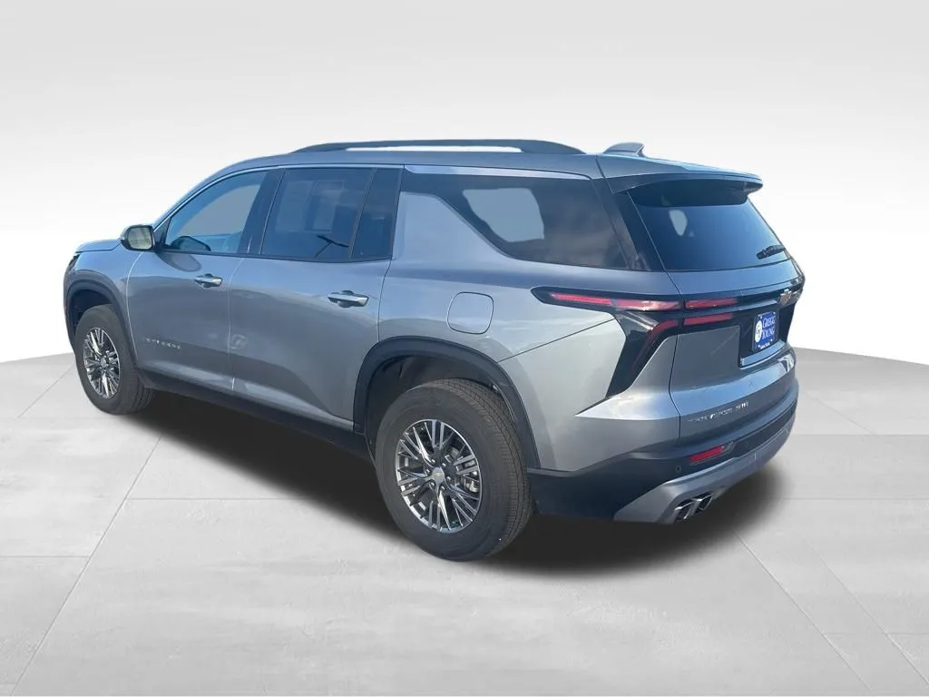 2025 Chevrolet Traverse photo 2