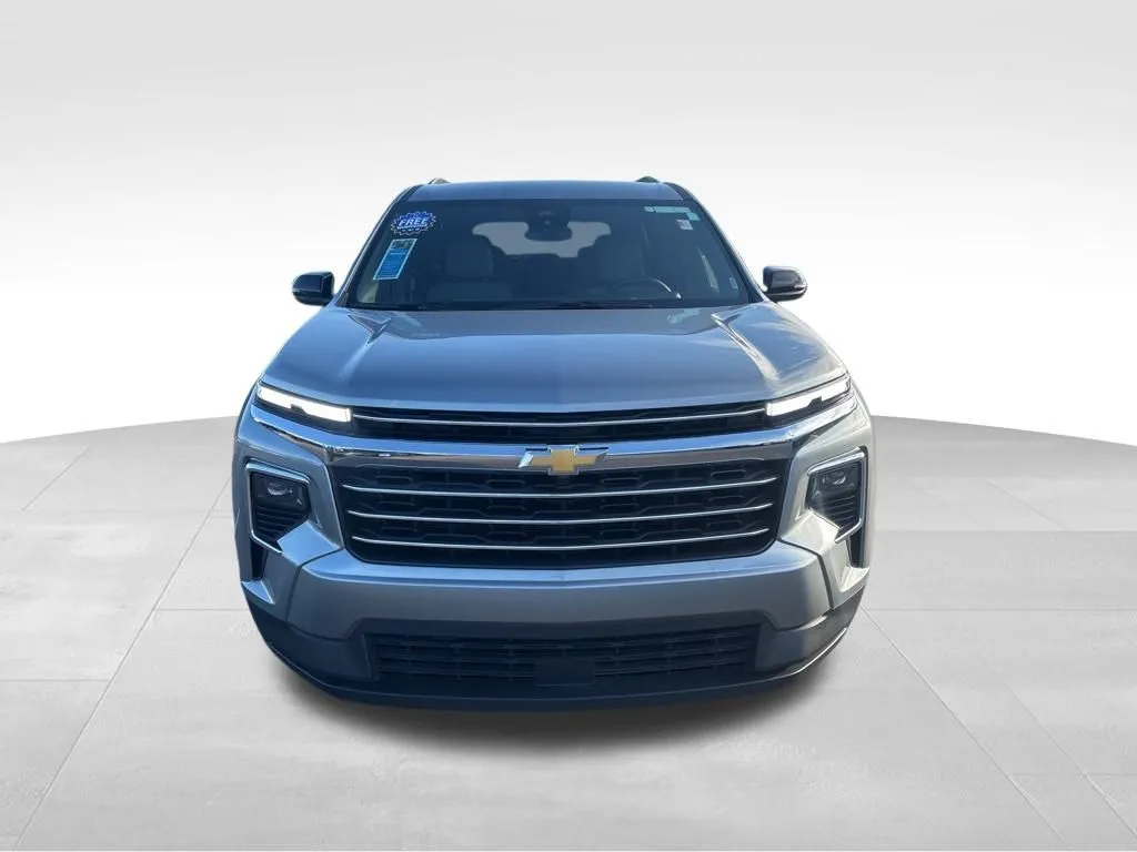 2025 Chevrolet Traverse photo 4