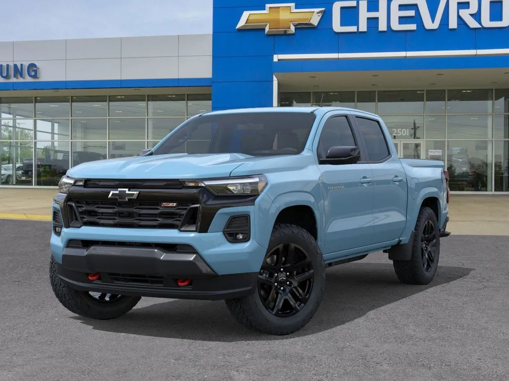 2025 Chevrolet Colorado Z71 photo 3