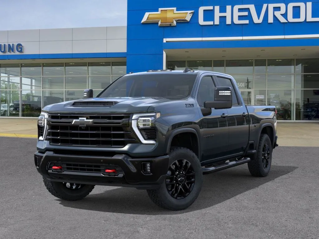 2026 Chevrolet Silverado 3500HD LT photo 3