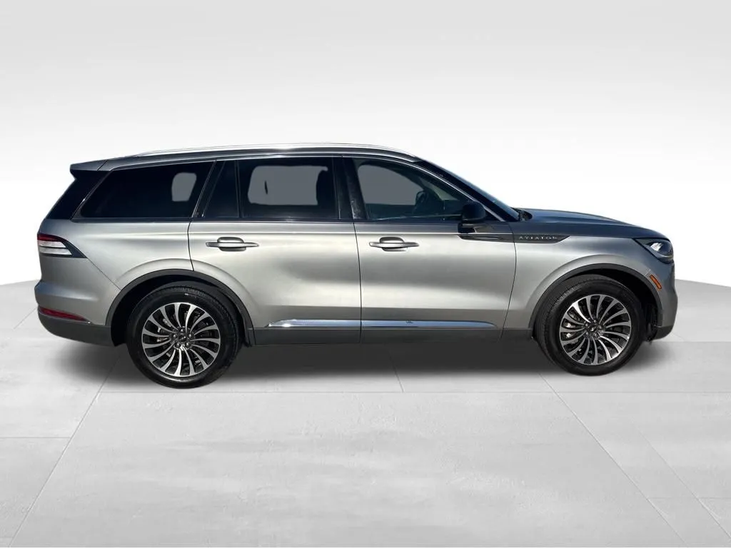 2024 Lincoln Aviator Reserve photo 3