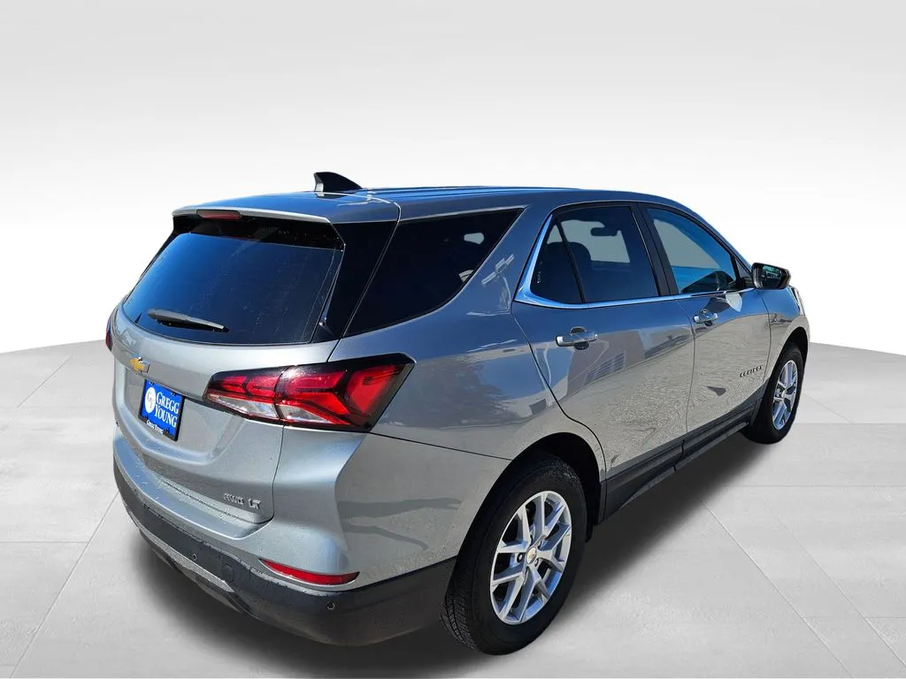 2024 Chevrolet Equinox LT photo 3