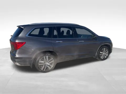 More photos of 2018 Honda Pilot Touring at Gregg Young Chevrolet of Norwalk, IA