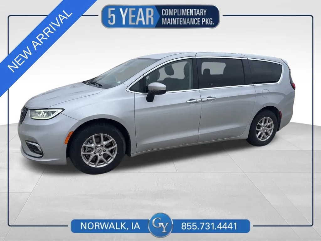 2023 Chrysler Pacifica Touring L for sale in Norwalk, IA