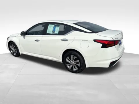 More photos of 2020 Nissan Altima 2.5 S at Gregg Young Chevrolet of Norwalk, IA