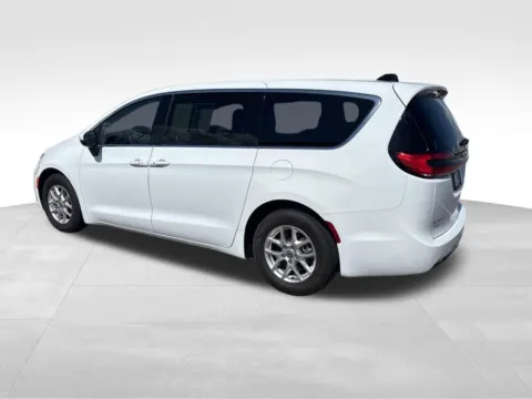 More photos of 2023 Chrysler Pacifica Touring L at Gregg Young Chevrolet of Norwalk, IA