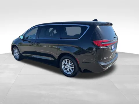 More photos of 2023 Chrysler Pacifica Touring L at Gregg Young Chevrolet of Norwalk, IA