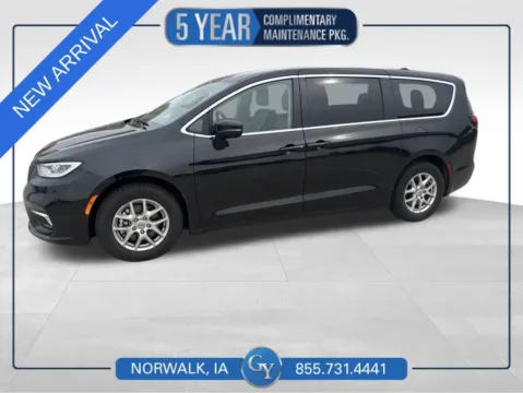 Black 2023 Chrysler Pacifica Touring L for sale in Norwalk, IA