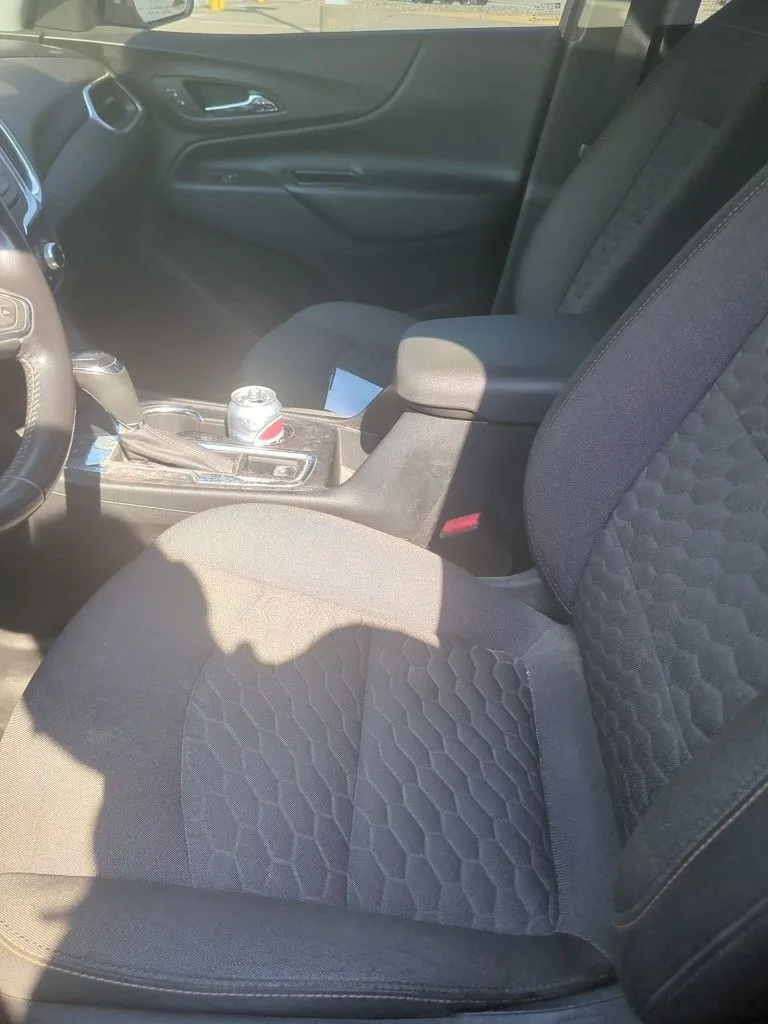 2019 Chevrolet Equinox LT photo 3