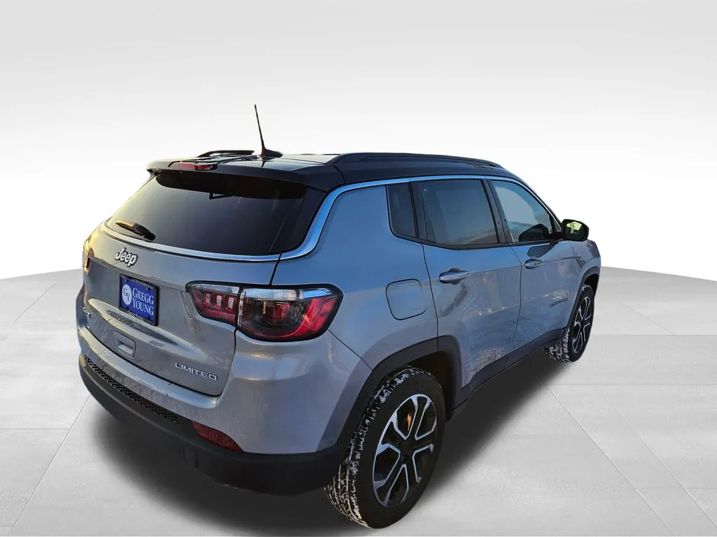 2022 Jeep Compass Limited photo 2