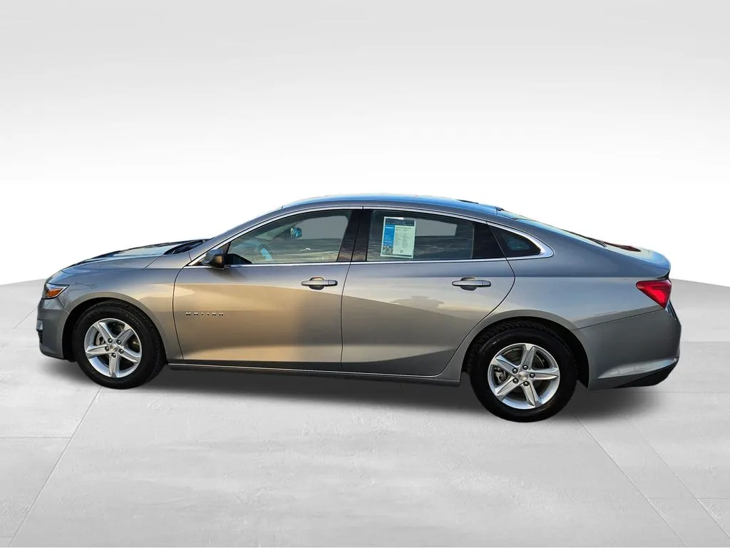 2024 Chevrolet Malibu LS photo 4