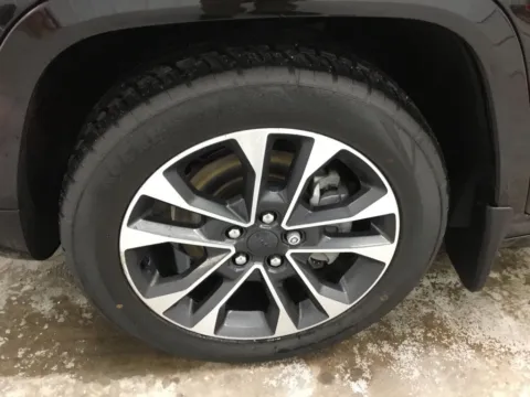 More photos of 2021 Jeep Grand Cherokee L Overland at Gregg Young of Plattsmouth, NE