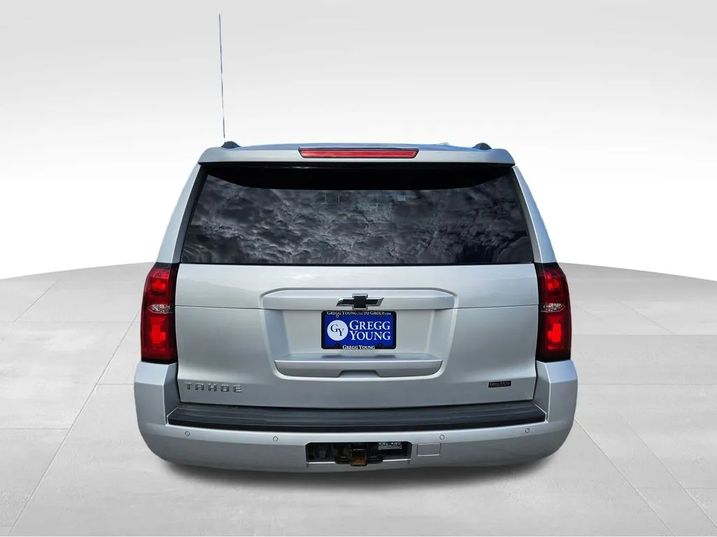 2016 Chevrolet Tahoe LT photo 3
