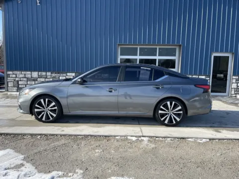 More photos of 2019 Nissan Altima 2.5 SR at Cambridge Truck, OH