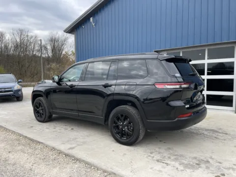 More photos of 2024 Jeep Grand Cherokee L Altitude at Cambridge Truck, OH