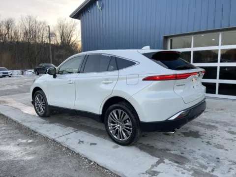 More photos of 2021 Toyota Venza Limited at Cambridge Truck, OH