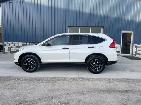 More photos of 2016 Honda CR-V SE at Cambridge Truck, OH