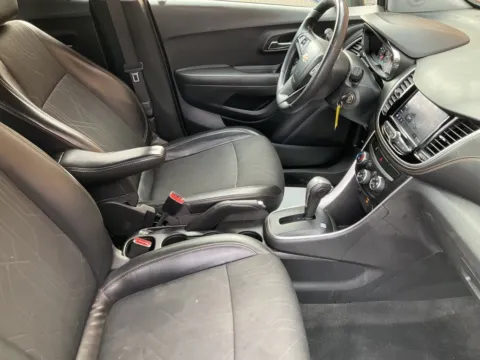 More photos of 2021 Chevrolet Trax LT at Cambridge Truck, OH