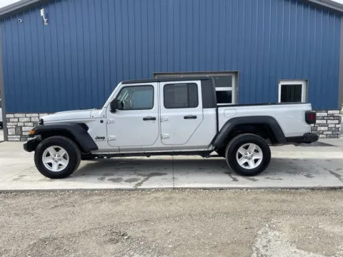 More photos of 2023 Jeep Gladiator Sport S at Cambridge Truck, OH